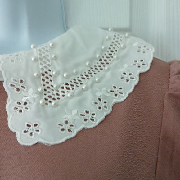 Lipslide brown white eyelet pearl collar  blouse casual preppy Sz M NWT - Picture 4 of 6